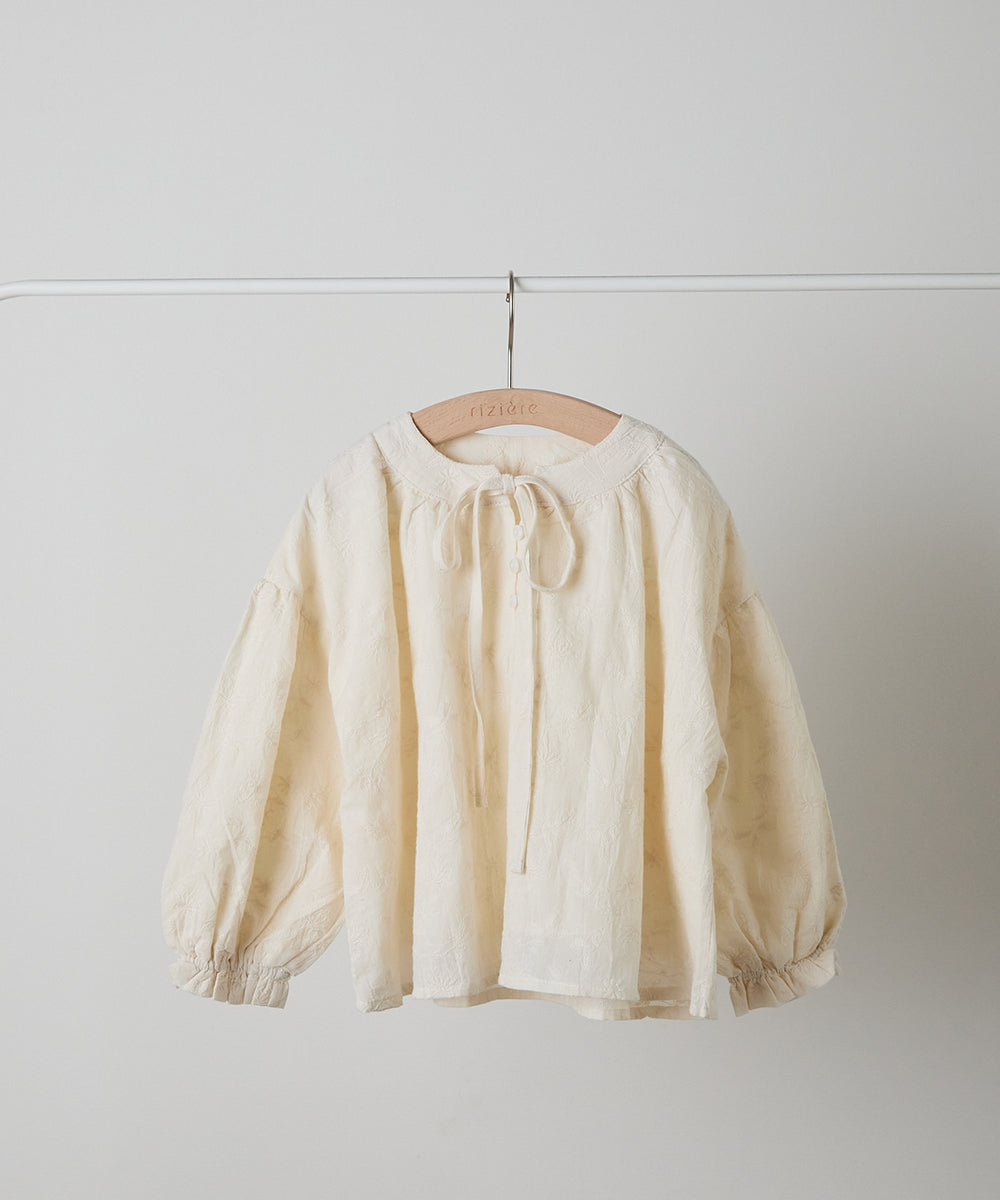 フロントリボンレースブラウス