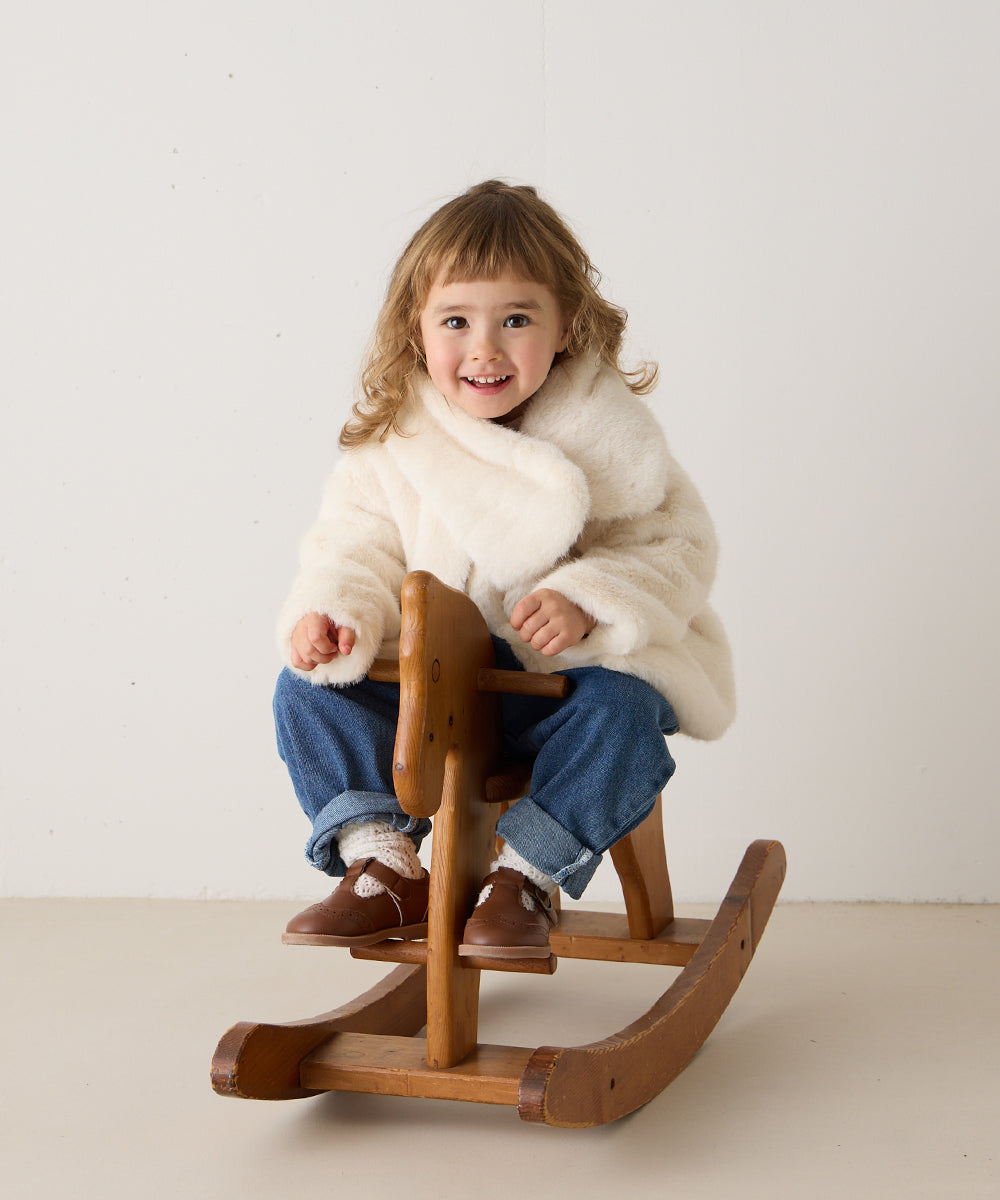 ティペット付きフェイクファーコート