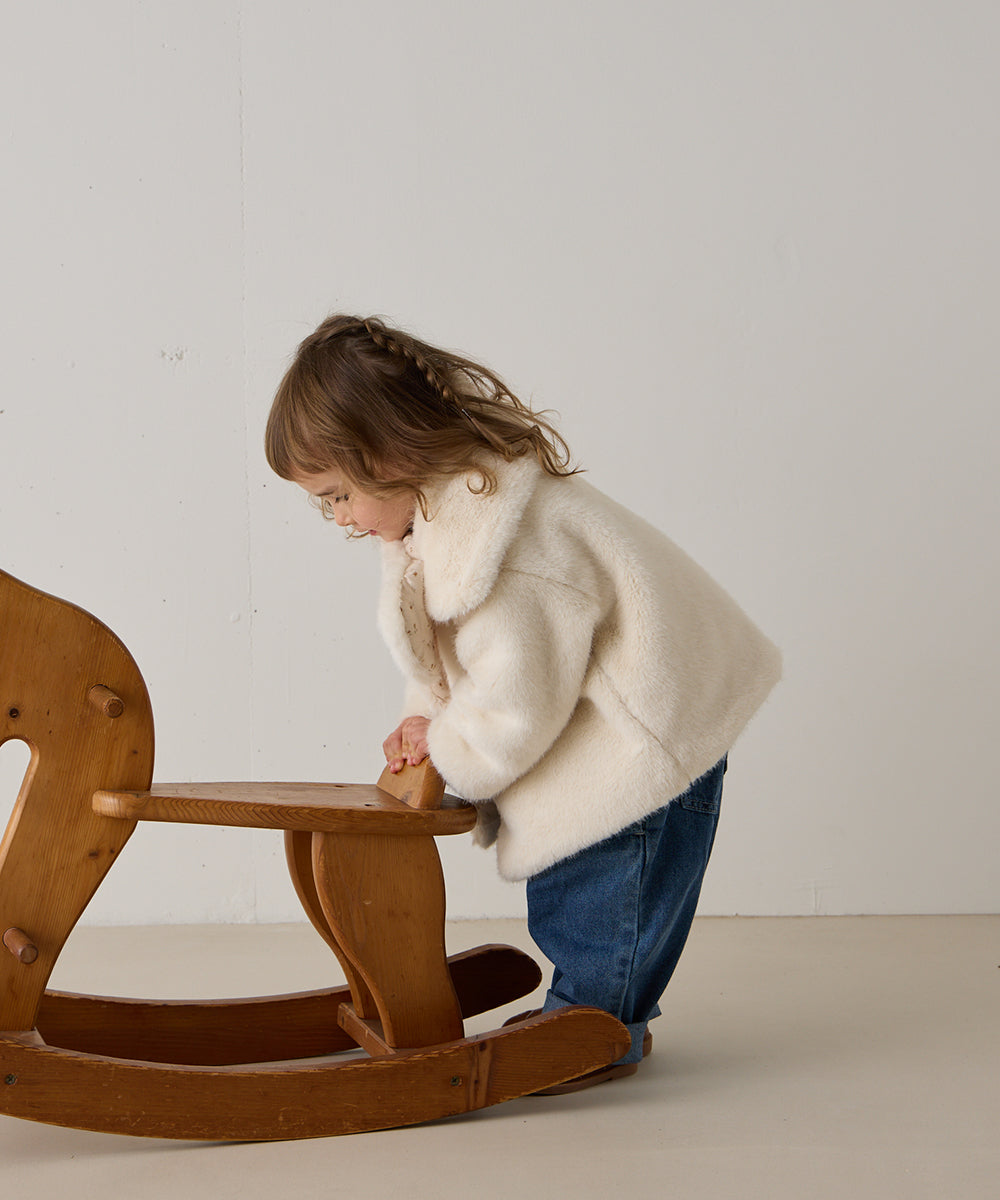 ティペット付きフェイクファーコート