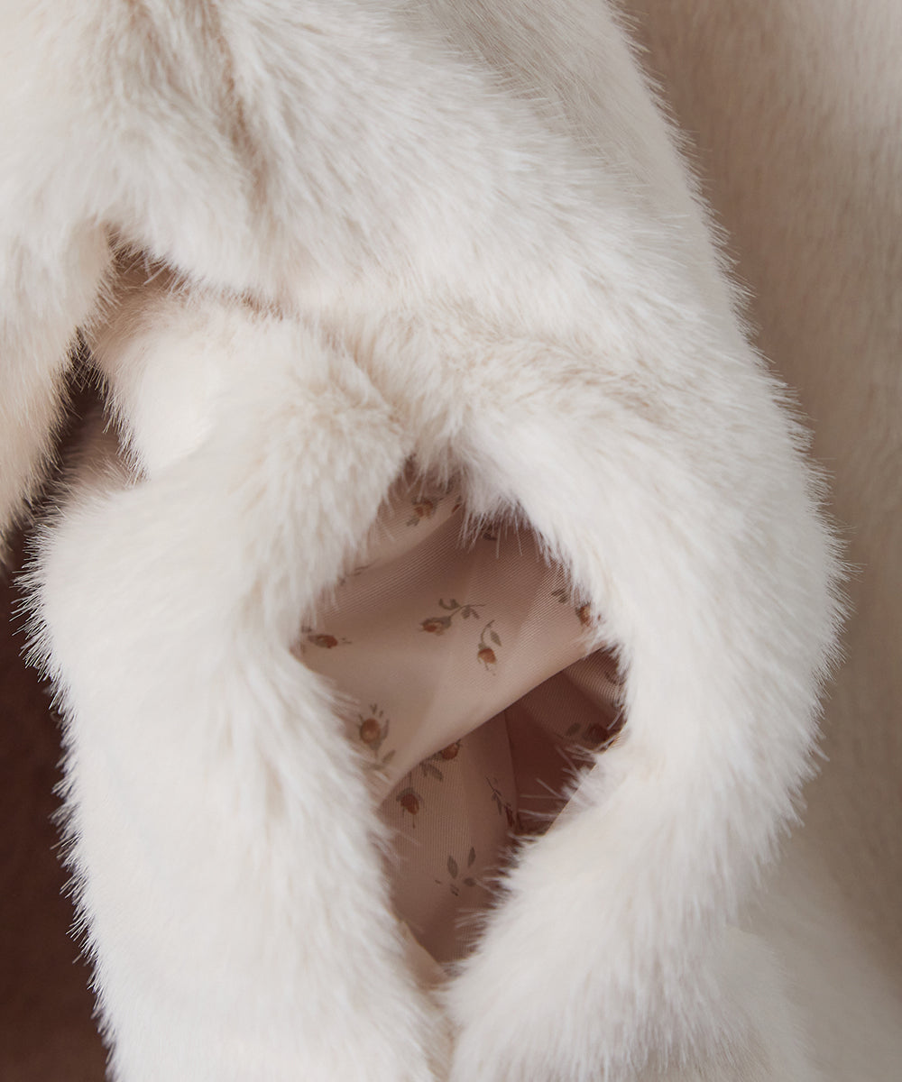 ティペット付きフェイクファーコート