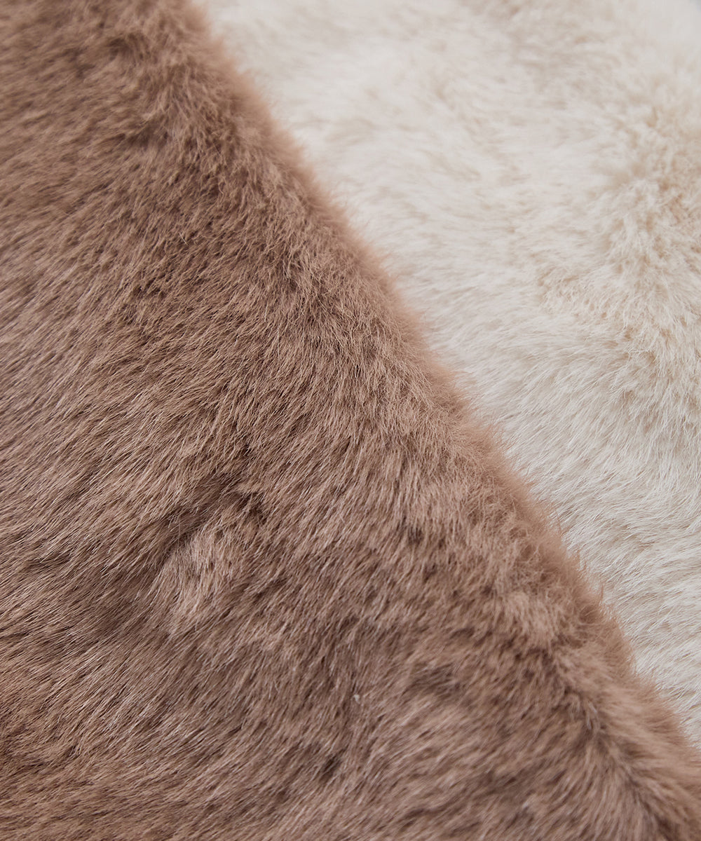 ティペット付きフェイクファーコート