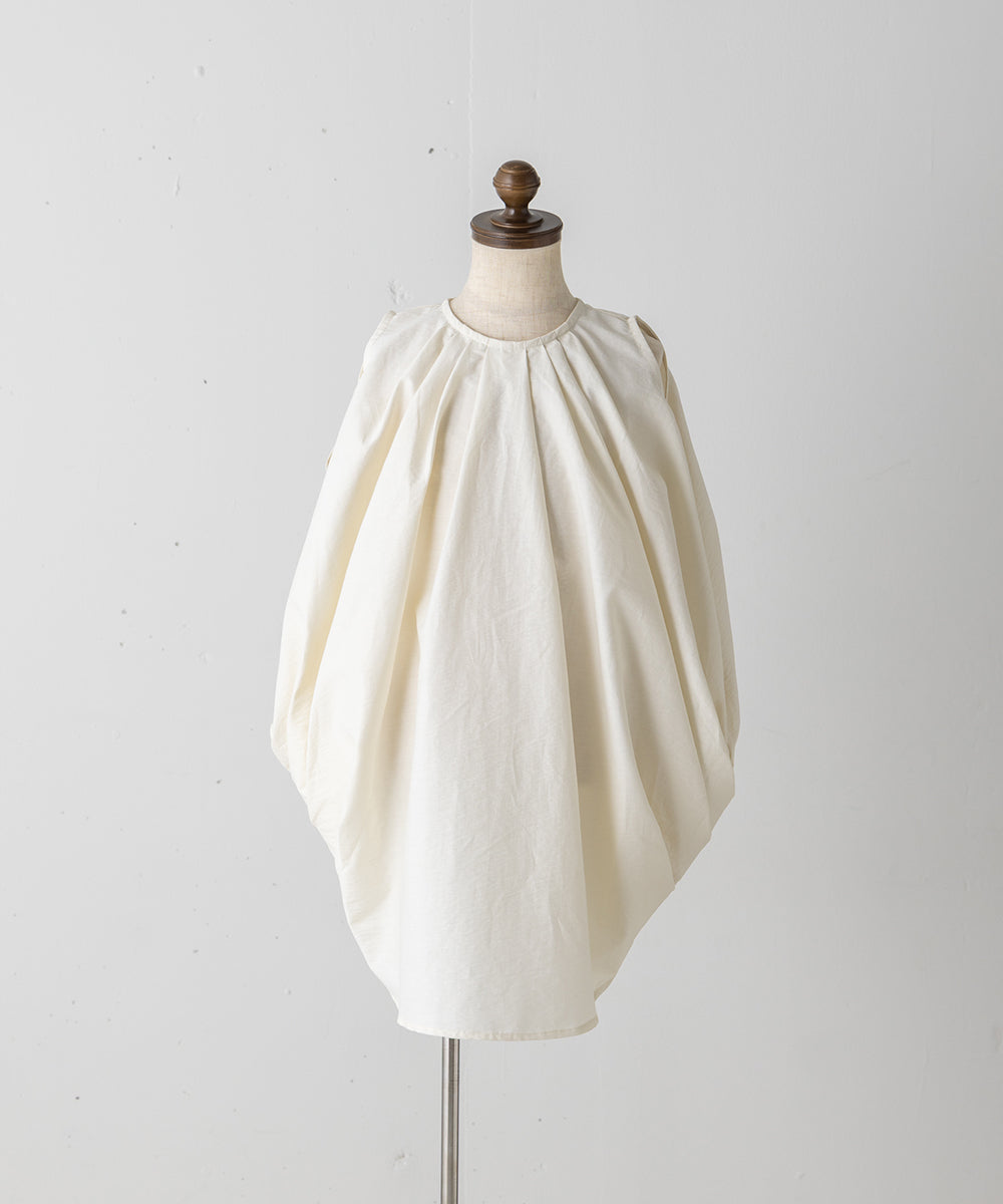 立体シルエットワンピース