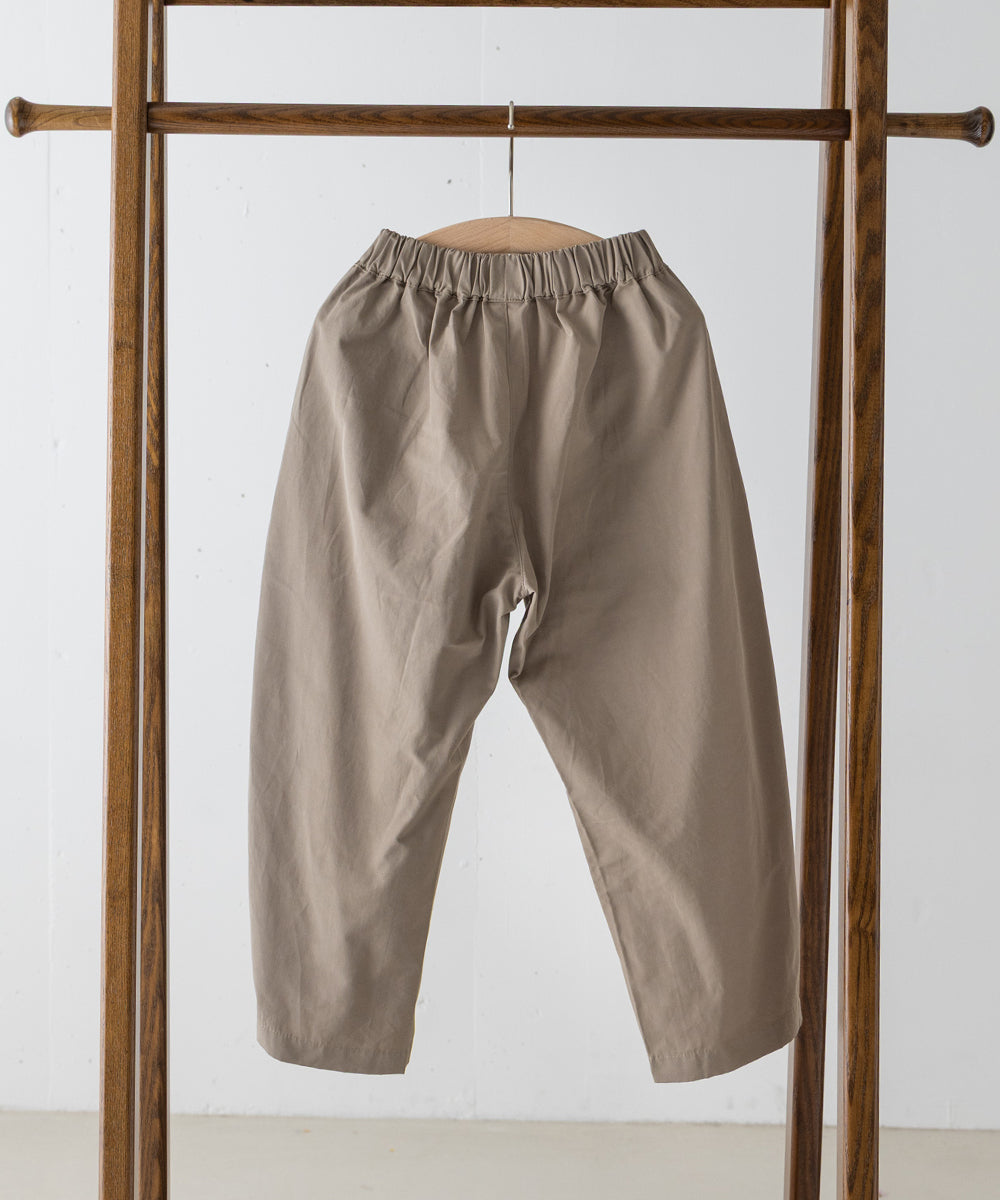 撥水カーブシルエットパンツ