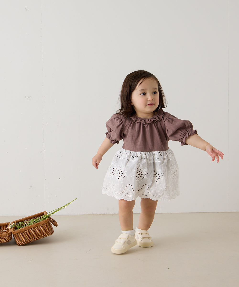 【リンク】スカラップレースエプロンベビーロンパース