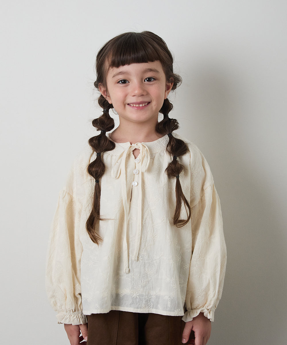 フロントリボンレースブラウス