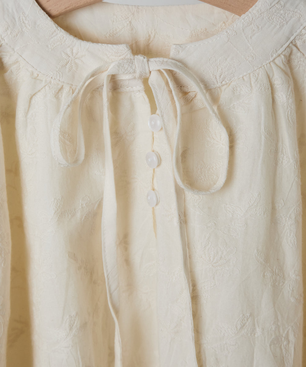 フロントリボンレースブラウス