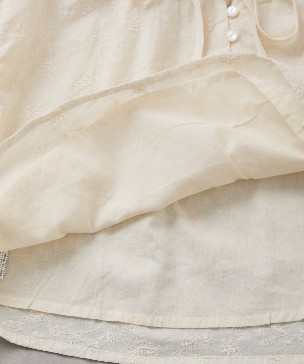 フロントリボンレースブラウス