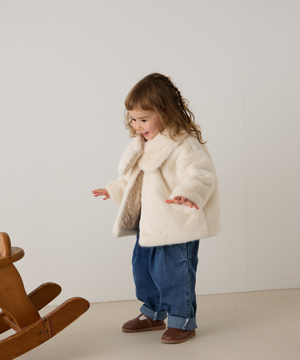 ティペット付きフェイクファーコート