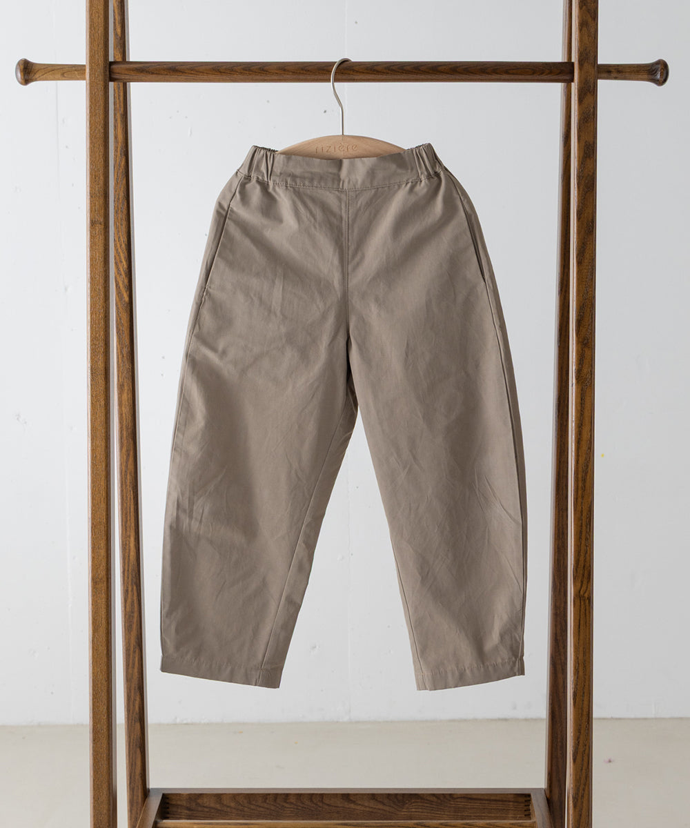 撥水カーブシルエットパンツ