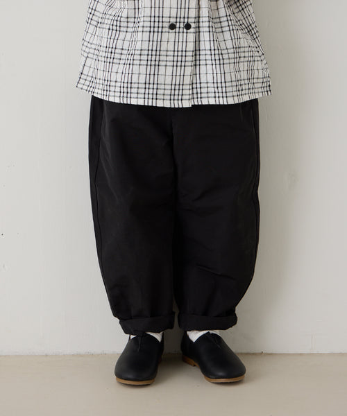 撥水カーブシルエットパンツ