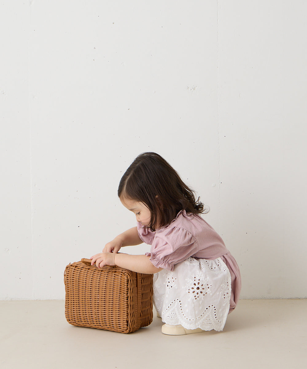 【リンク】スカラップレースエプロンベビーロンパース